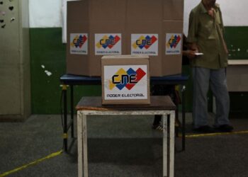 Empieza el cierre de mesas electorales en Venezuela