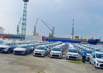 Crece mercado de autos a manos del régimen gracias a Biden, pero el cubano padece