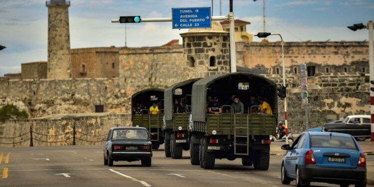 Golpe de los militares contra Díaz-Canel, en marcha