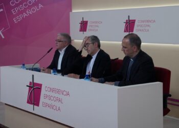 Iglesia aprueba plan para compensar a víctimas de abusos