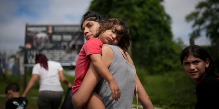 ¿Migrar o no? Algunos venezolanos dicen que esa decisión depende de resultado de elecciones de julio
