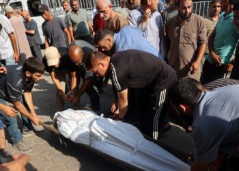 Ataques en centro de Gaza matan a 13 palestinos mientras avanzan las conversaciones de alto el fuego