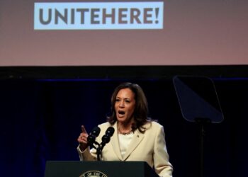 Aliados de Trump recrudecen críticas a vicepresidenta Harris ante rumores sobre reemplazo de Biden