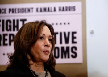 La vicepresidente Kamala Harris, habría alcanzado el apoyo de suficientes delegados para garantizar su nominación en el Partido Demócrata.