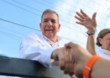 Edmundo González Urrutia, de la retaguardia opositora a la calle