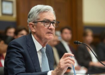 Powell coloca septiembre en la mesa para recorte tasas y Fed mantiene costos del crédito