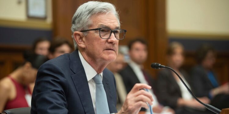 Powell coloca septiembre en la mesa para recorte tasas y Fed mantiene costos del crédito
