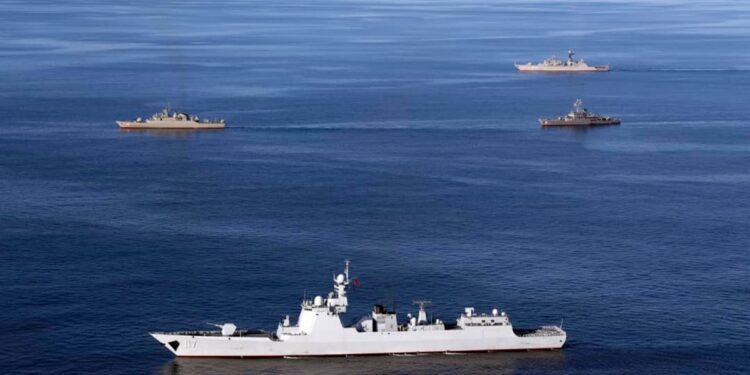 China y Rusia inician ejercicios navales con fuego real en el mar de China Meridional