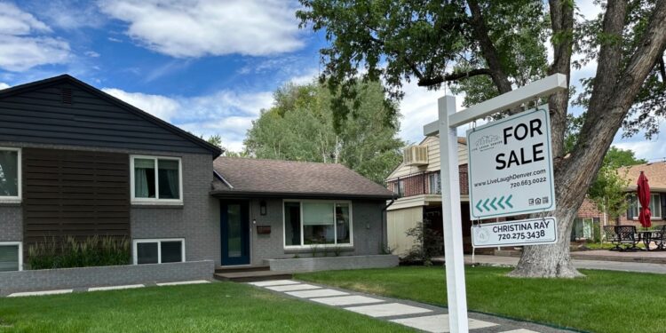 Ventas de viviendas usadas en EEUU caen en junio; precio promedio toca picos históricos