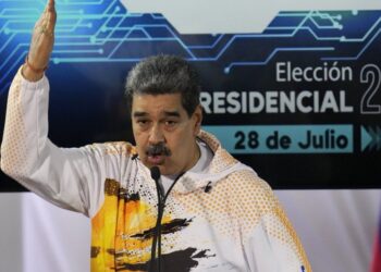 Maduro insinúa una insurrección de las FFAA si gana la oposición: Somos un poder militar