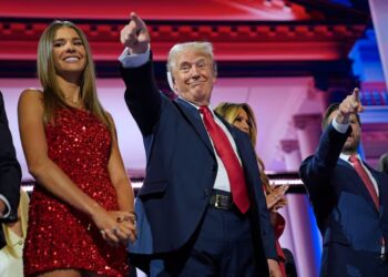 Donald Trump aceptó la candidatura republicana y prometió una fuerte política contra los inmigrantes