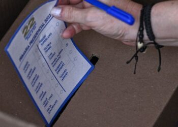 Líder opositora afirma que tienen testigos para 98% de las mesas de votación