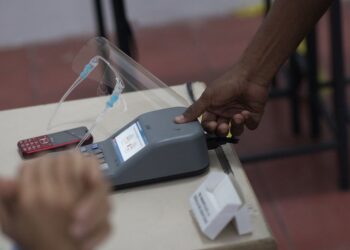 Oposición acredita a sus testigos para las presidenciales