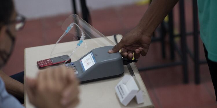 Oposición acredita a sus testigos para las presidenciales