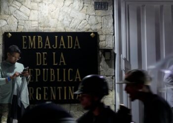 Gobierno argentino repudia hostigamiento a su sede diplomática en Caracas