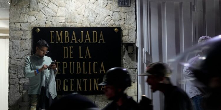 Gobierno argentino repudia hostigamiento a su sede diplomática en Caracas