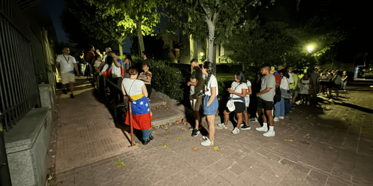 Venezolanos pasaron la noche en los centros de votación