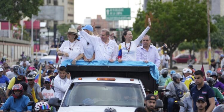 A menos de cinco días para las elecciones presidenciales, la oposición venezolana denuncia “inconvenientes” técnicos