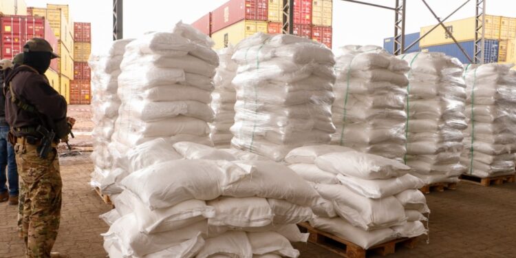 Paraguay incauta cargamento récord de más de 4 toneladas de cocaína entre bolsas de azúcar