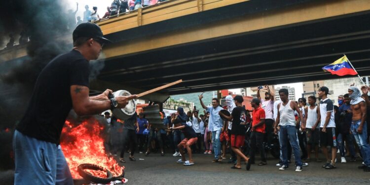Hubo 11 muertes y 177 arrestos en las protestas del lunes en Venezuela: ONG