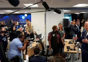 Aumentan las dudas entre congresistas demócratas sobre si el presidente Joe Biden es la mejor opción para representar al partido.