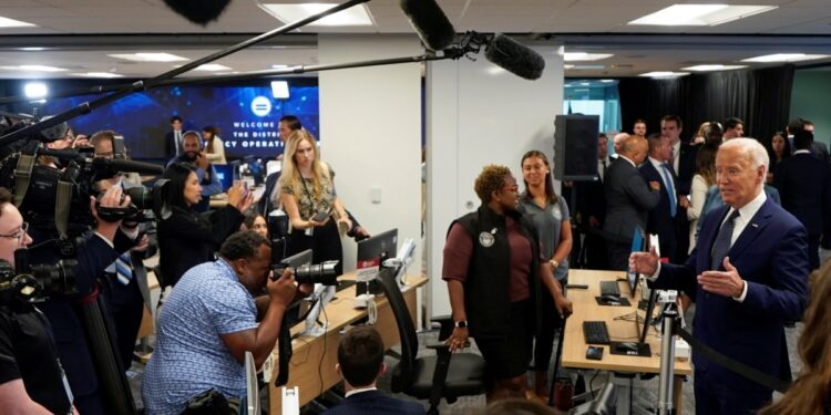 Aumentan las dudas entre congresistas demócratas sobre si el presidente Joe Biden es la mejor opción para representar al partido.