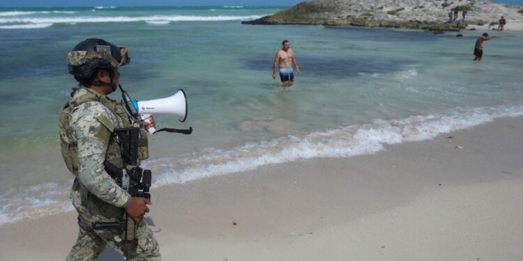 En Texas, organizaciones laborales celebran que la Casa Blanca haya propuesto regulaciones de protección ante el calor extremo.