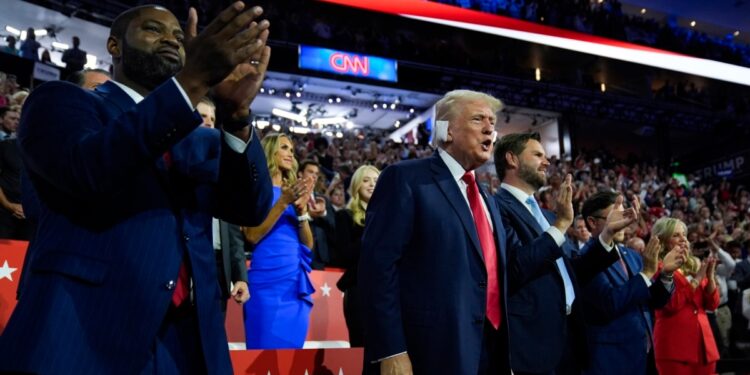 Se reanuda la convención republicana centrada en la inmigración