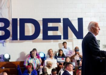 Conductora radial estadounidense dimite tras entrevista a Biden