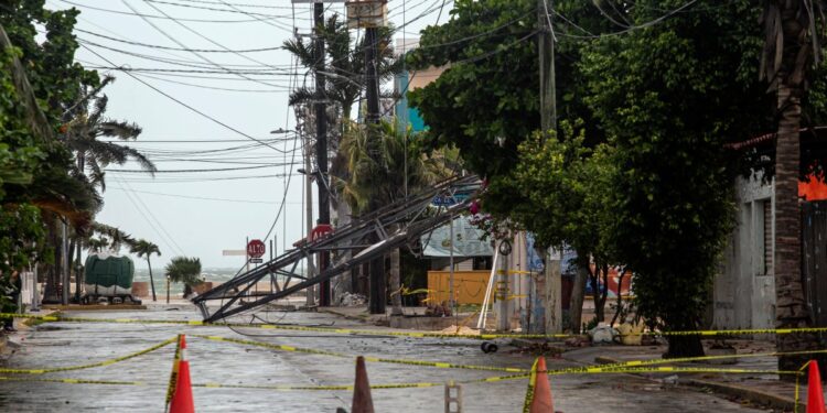 Beryl se dirige a Texas tras impactar México, dejando daños materiales