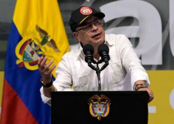 Soy heterosexual, reacciona Petro a escándalo por video con supuesta mujer trans