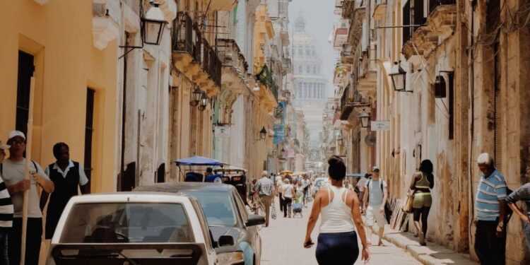 Cuáles son las consecuencias del decrecimiento poblacional en Cuba