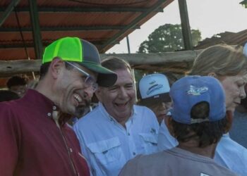 Capriles denuncia que chavismo emplea recursos públicos en campaña para presidenciales