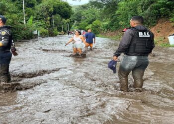 Se elevan a 2 los muertos y 5 desaparecidos en el estado Sucre tras paso del Huracán Beryl por el Caribe