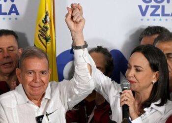Edmundo González Urrutia gana las elecciones con el 70%; Maduro se las acredita con fraude