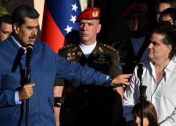 A menos de un mes de que Maduro enfrente reto en comicios, anuncia reanudar diálogo con EEUU