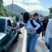 María Corina Machado camina por autopista en Venezuela ante trabas del régimen