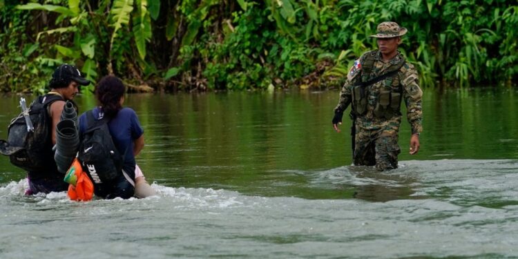 Panamá refuerza vigilancia marítima para frenar migración hacia EEUU