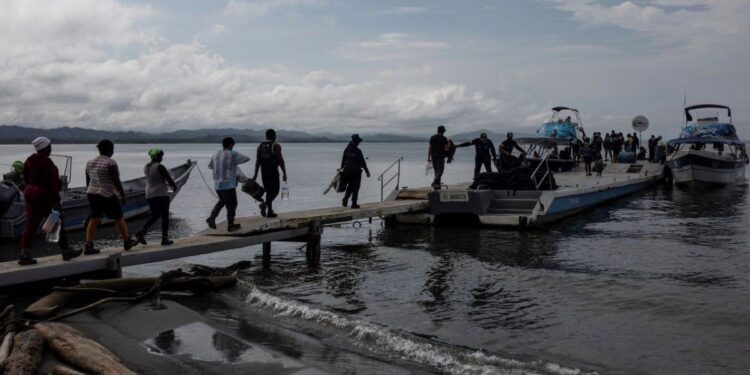 Panamá cierra algunos pasos ilegales en frontera con Colombia