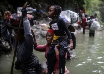Panamá aplaza la deportación de migrantes que pasan por el Darién hacia EEUU