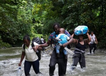 Presidente de Panamá cambia discurso y permite la migración por el Darién hacia EEUU