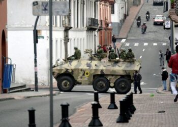 Ecuador declara estado de excepción en seis provincias golpeadas por la violencia