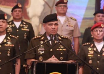 Padrino López declara lealtad a Maduro, ignora resultado electoral y llama golpistas a la oposición