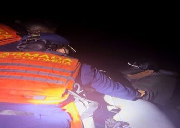 Rescatan a seis venezolanos de naufragio en isla de San Andrés