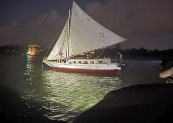 Mueren 40 migrantes al incendiarse su barco frente a las costas de Haití