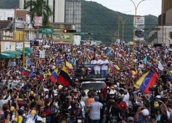 Caravana de la oposición desborda Valencia, pese a trabas chavistas: Esto es indetenible