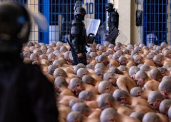 Bukele capacita a presos para reconstruir El Salvador
