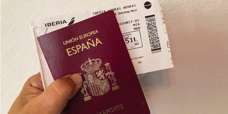 España amplía plazo ley de nietos para optar a la nacionalidad