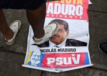 Miles de venezolanos protestan por el fraude y exigen recuento de votos
