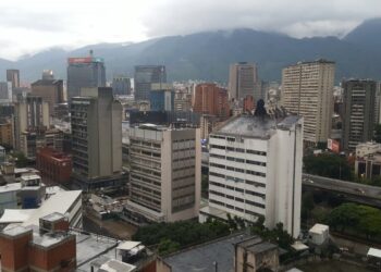 Reportan fuertes lluvias en Caracas tras el paso del huracán Beryl